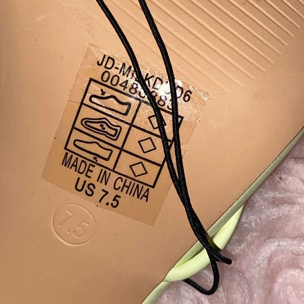 Heels - Picture 3 of 3